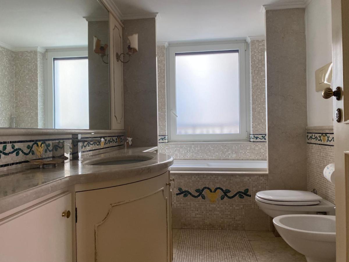 “La Pinta” Elegante Appartamento Al Vomero Napoli Ngoại thất bức ảnh