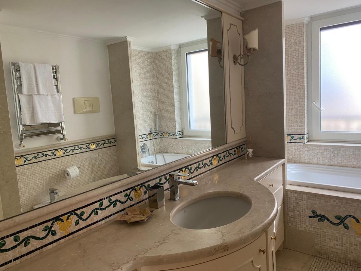 “La Pinta” Elegante Appartamento Al Vomero Napoli Ngoại thất bức ảnh